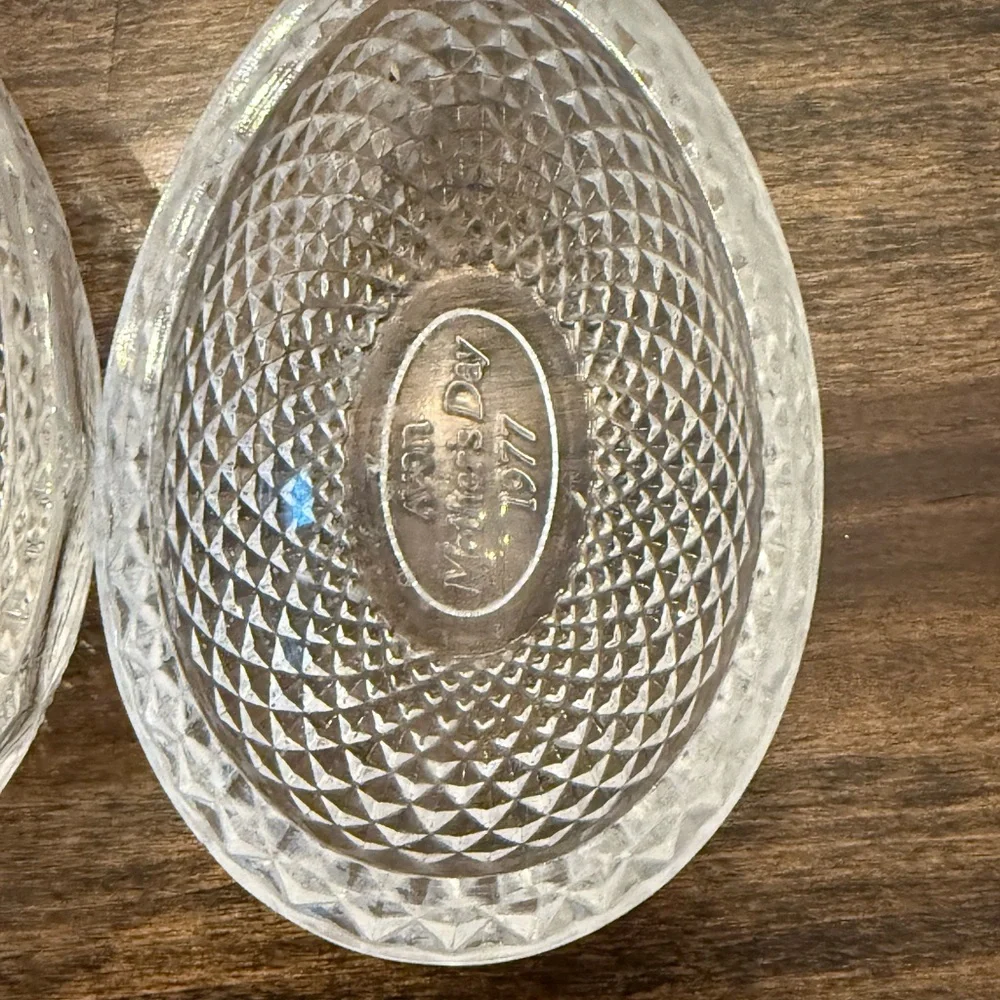 Vintage Avon Fostoria Mother's Day 1977 Egg